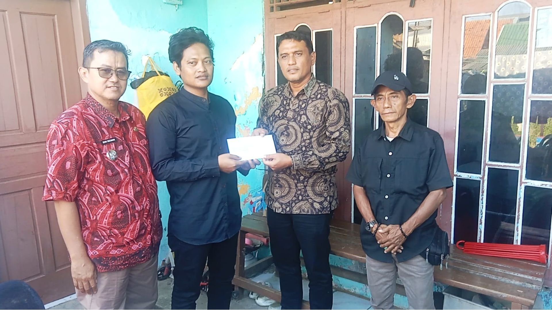 Kelurahan Pegambiran Bersama Badan Amil Zakat Nasional (BAZNAS) Menyalurkan Bantuan Biaya Pemulangan dan Administrasi Rumah Sakit Yang Meninggal Dunia di Semarang