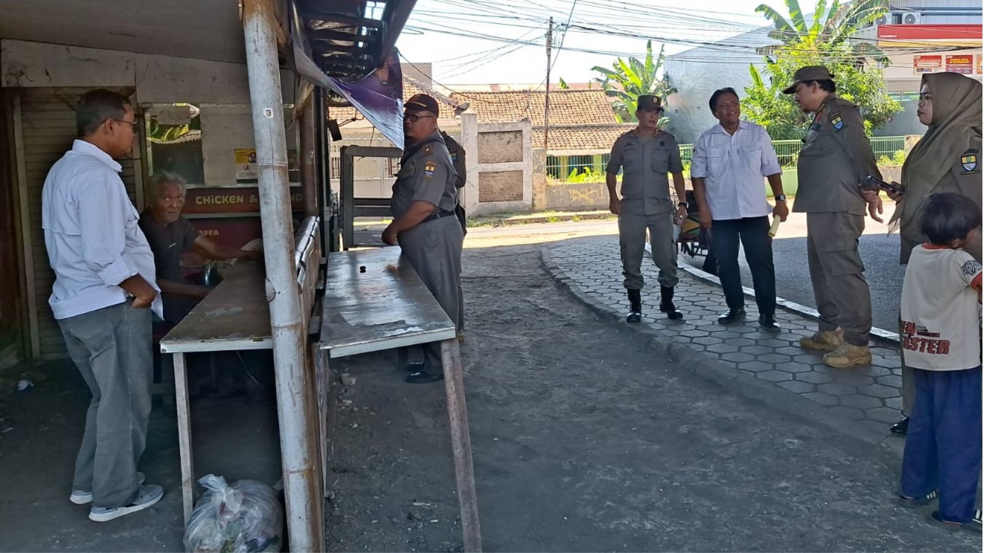 Kelurahan Pegambiran Bersinergi Dengan Satpol PP Kota Cirebon Menggencarkan Kegiatan Sosialisasi dan Penertiban Gelandangan Serta Pengemis (Gepeng)